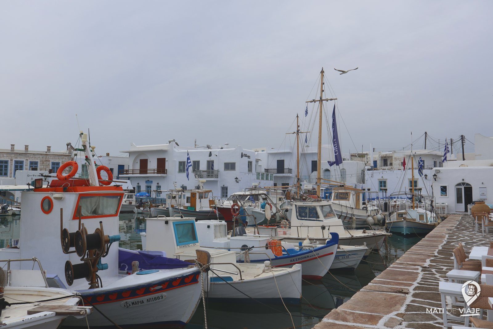 Barcos de pescadores en el puerto de Naoussa, en Paros